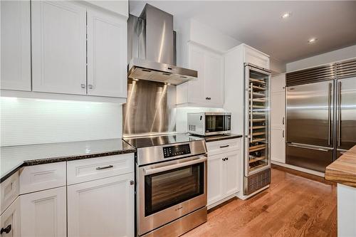 410 Patrick Place, Burlington, ON - Indoor Photo Showing Kitchen With Upgraded Kitchen