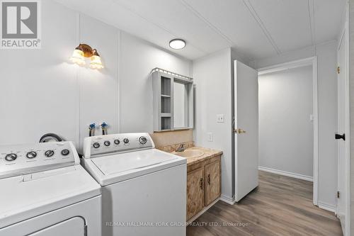 52 Damsel Circle, Georgina, ON - Indoor Photo Showing Laundry Room