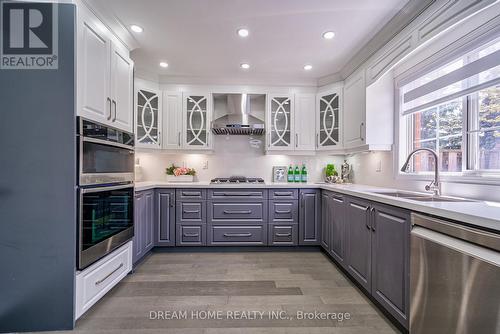92 Bologna Road, Vaughan, ON - Indoor Photo Showing Kitchen With Upgraded Kitchen