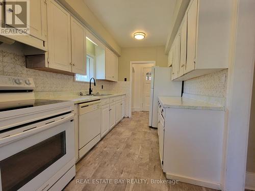 410 Maxwell Street E, Sarnia, ON - Indoor Photo Showing Kitchen With Double Sink