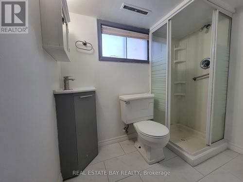 410 Maxwell Street E, Sarnia, ON - Indoor Photo Showing Bathroom