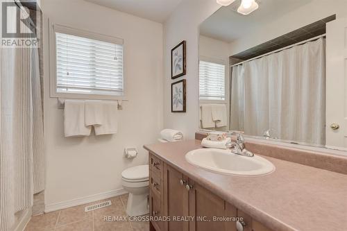 75 Lewis Honey Drive, Aurora, ON - Indoor Photo Showing Bathroom
