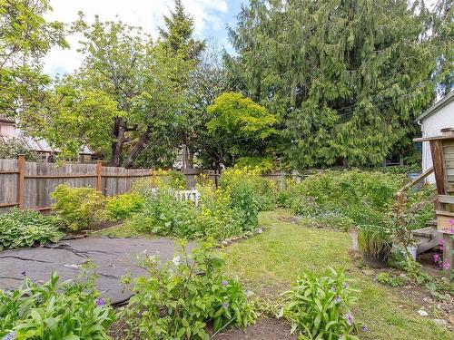 66/68 San Jose Ave, Victoria, BC - Outdoor With Backyard