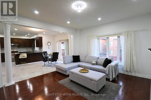 395 Peter  Rupert Avenue N, Vaughan, ON - Indoor Photo Showing Living Room