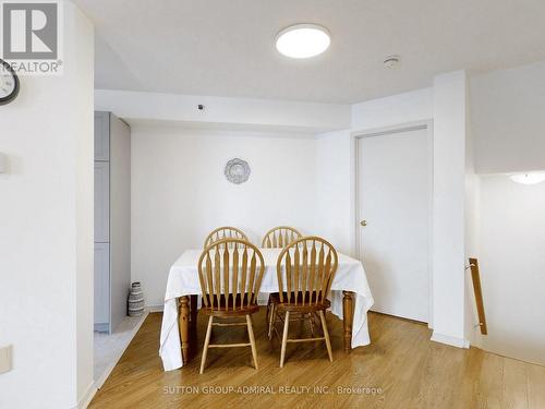 715 - 75 Weldrick Road E, Richmond Hill, ON - Indoor Photo Showing Dining Room