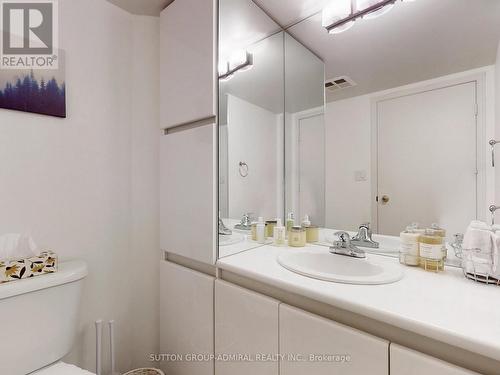 715 - 75 Weldrick Road E, Richmond Hill, ON - Indoor Photo Showing Bathroom