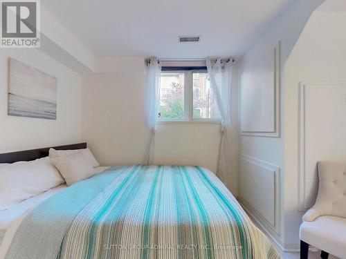 715 - 75 Weldrick Road E, Richmond Hill, ON - Indoor Photo Showing Bedroom