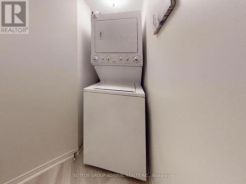 715 - 75 Weldrick Road E, Richmond Hill, ON - Indoor Photo Showing Laundry Room