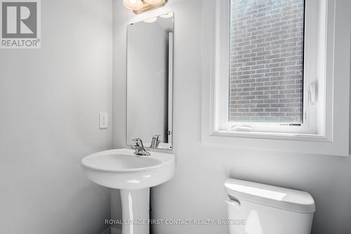25 Corley Street, Kawartha Lakes, ON - Indoor Photo Showing Bathroom
