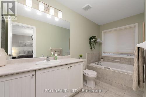 834 Cook Crescent, Shelburne, ON - Indoor Photo Showing Bathroom