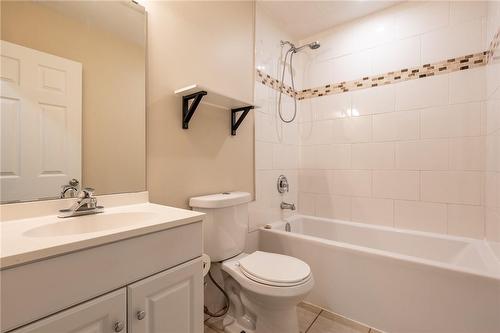 Main bathroom upper unit - 166 East 34Th Street, Hamilton, ON - Indoor Photo Showing Bathroom