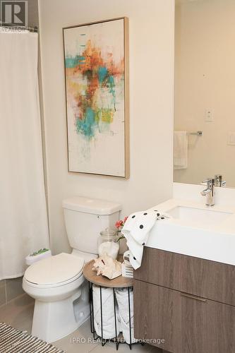 1005 - 200 Sackville Street, Toronto, ON - Indoor Photo Showing Bathroom