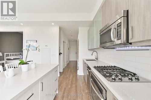 405 - 66 Kippendavie Avenue, Toronto, ON - Indoor Photo Showing Kitchen With Upgraded Kitchen
