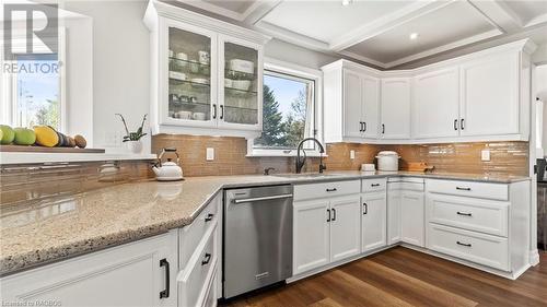 275 4Th Street Crescent, Hanover, ON - Indoor Photo Showing Kitchen