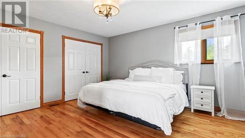 275 4Th Street Crescent, Hanover, ON - Indoor Photo Showing Bedroom