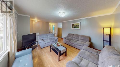 758 Sweeney Street, Regina, SK - Indoor Photo Showing Living Room