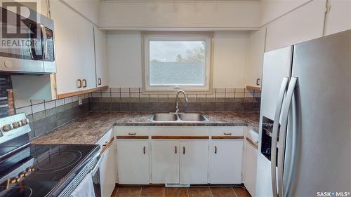 758 Sweeney Street, Regina, SK - Indoor Photo Showing Kitchen With Double Sink