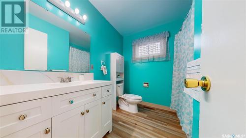 758 Sweeney Street, Regina, SK - Indoor Photo Showing Bathroom