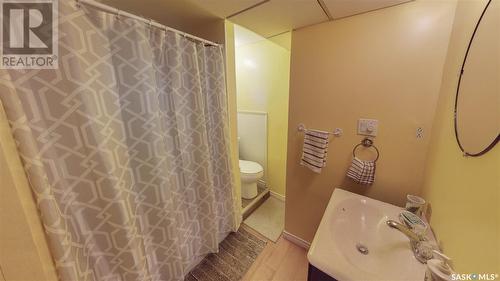 758 Sweeney Street, Regina, SK - Indoor Photo Showing Bathroom