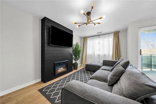 2001 Bonnymede Drive|Unit #88, Mississauga, ON - Indoor Photo Showing Living Room With Fireplace