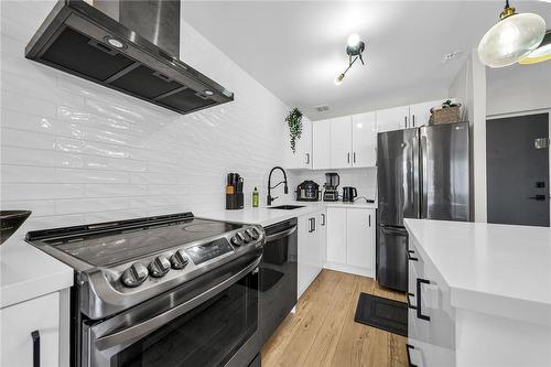 2001 Bonnymede Drive|Unit #88, Mississauga, ON - Indoor Photo Showing Kitchen With Upgraded Kitchen