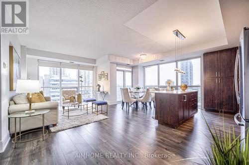 1120 - 70 Roehampton Avenue, Toronto, ON - Indoor Photo Showing Living Room