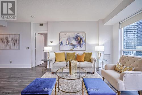 1120 - 70 Roehampton Avenue, Toronto, ON - Indoor Photo Showing Living Room