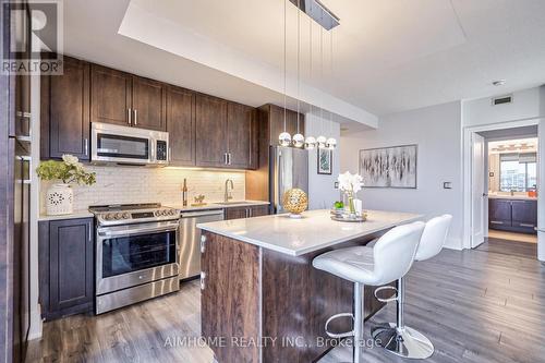 1120 - 70 Roehampton Avenue, Toronto, ON - Indoor Photo Showing Kitchen With Upgraded Kitchen
