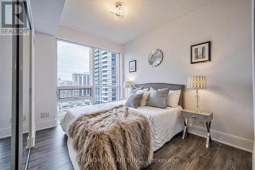 1120 - 70 Roehampton Avenue, Toronto, ON - Indoor Photo Showing Bedroom