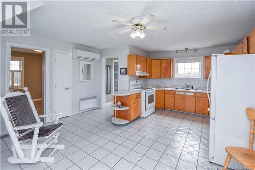 336 Saint-Pierre Est Boulevard, Caraquet, NB - Indoor Photo Showing Kitchen With Double Sink