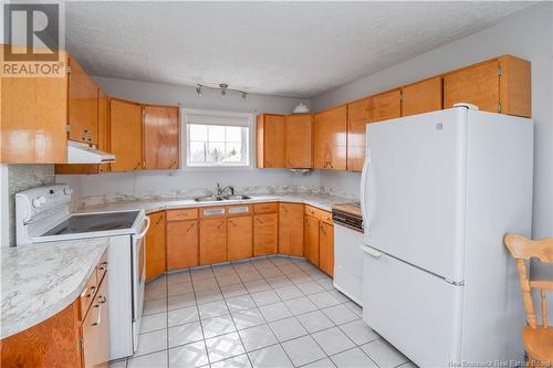 336 Saint-Pierre Est Boulevard, Caraquet, NB - Indoor Photo Showing Kitchen With Double Sink