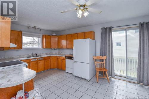 336 Saint-Pierre Est Boulevard, Caraquet, NB - Indoor Photo Showing Kitchen With Double Sink