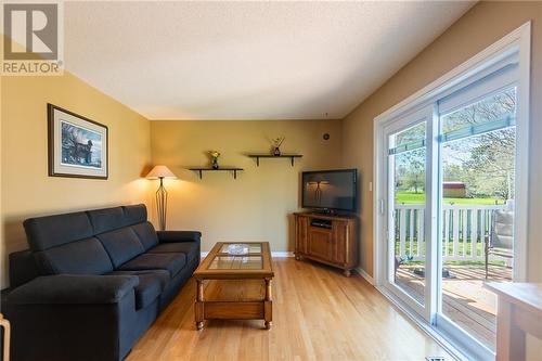 184 Pleasantview Drive, Pembroke, ON - Indoor Photo Showing Living Room
