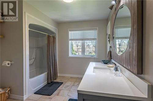 184 Pleasantview Drive, Pembroke, ON - Indoor Photo Showing Bathroom