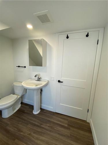 176 Queensdale Avenue E|Unit #Upper, Hamilton, ON - Indoor Photo Showing Bathroom