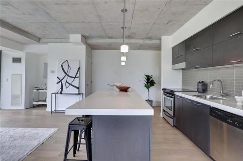 55 Stewart Street|Unit #730, Toronto, ON - Indoor Photo Showing Kitchen With Upgraded Kitchen