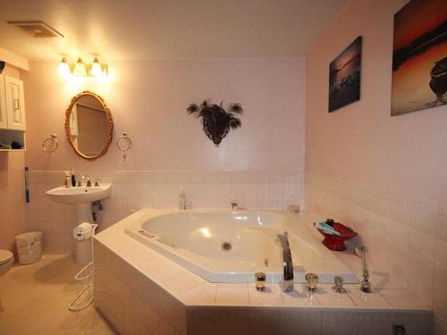 345 Schubert Drive, Kamloops, BC - Indoor Photo Showing Bathroom