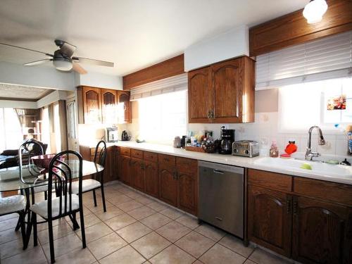 345 Schubert Drive, Kamloops, BC - Indoor Photo Showing Kitchen