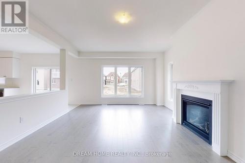 7 Charles White Court, East Gwillimbury, ON - Indoor Photo Showing Living Room With Fireplace