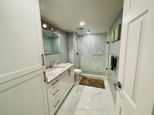1412-25 The Esplanade, Toronto, ON - Indoor Photo Showing Bathroom