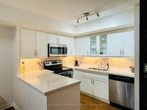 1412-25 The Esplanade, Toronto, ON - Indoor Photo Showing Kitchen With Double Sink