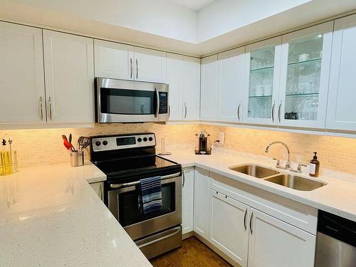 1412-25 The Esplanade, Toronto, ON - Indoor Photo Showing Kitchen With Double Sink