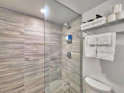 1004-188 Cumberland St, Toronto, ON - Indoor Photo Showing Bathroom
