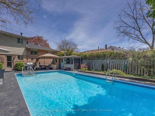 32 Parkview Pl, Brampton, ON - Outdoor With In Ground Pool With Backyard