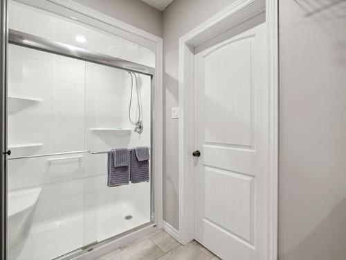 Salle de bains - 145 Ch. L'Heureux, Lac-Sainte-Marie, QC - Indoor Photo Showing Bathroom