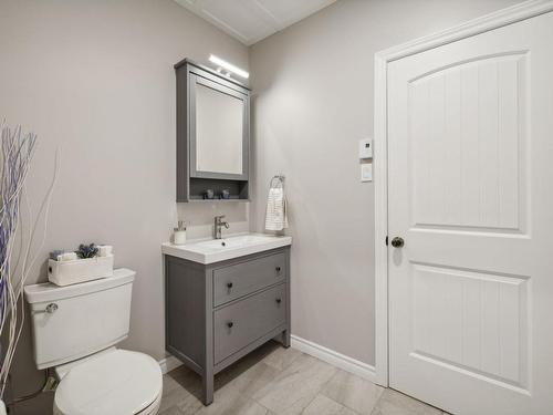 Bathroom - 145 Ch. L'Heureux, Lac-Sainte-Marie, QC - Indoor Photo Showing Bathroom