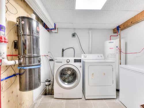 Salle de lavage - 142 Av. De La Pointe-Claire, Pointe-Claire, QC - Indoor Photo Showing Laundry Room