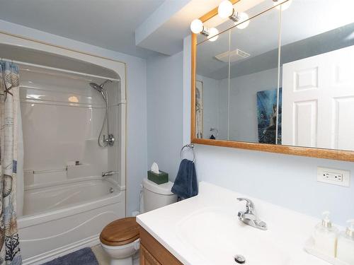 68 Taylor Drive, Thunder Bay, ON - Indoor Photo Showing Bathroom