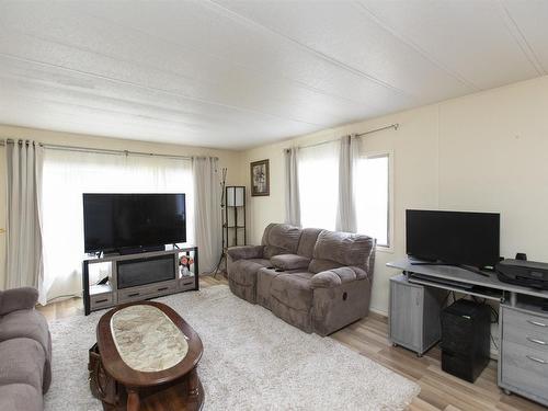 68 Taylor Drive, Thunder Bay, ON - Indoor Photo Showing Living Room