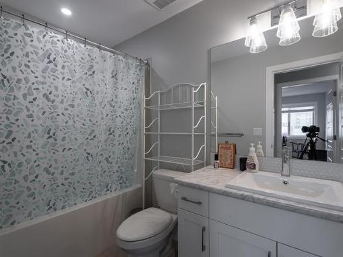 104-200 Grand Boulevard, Kamloops, BC - Indoor Photo Showing Bathroom